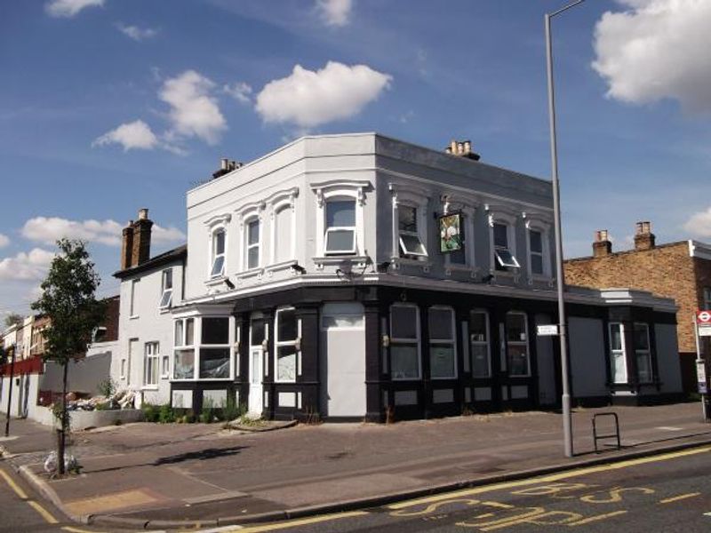 Forest Glen London E7 taken Aug 2013. (Pub, External). Published on 02-12-2013
