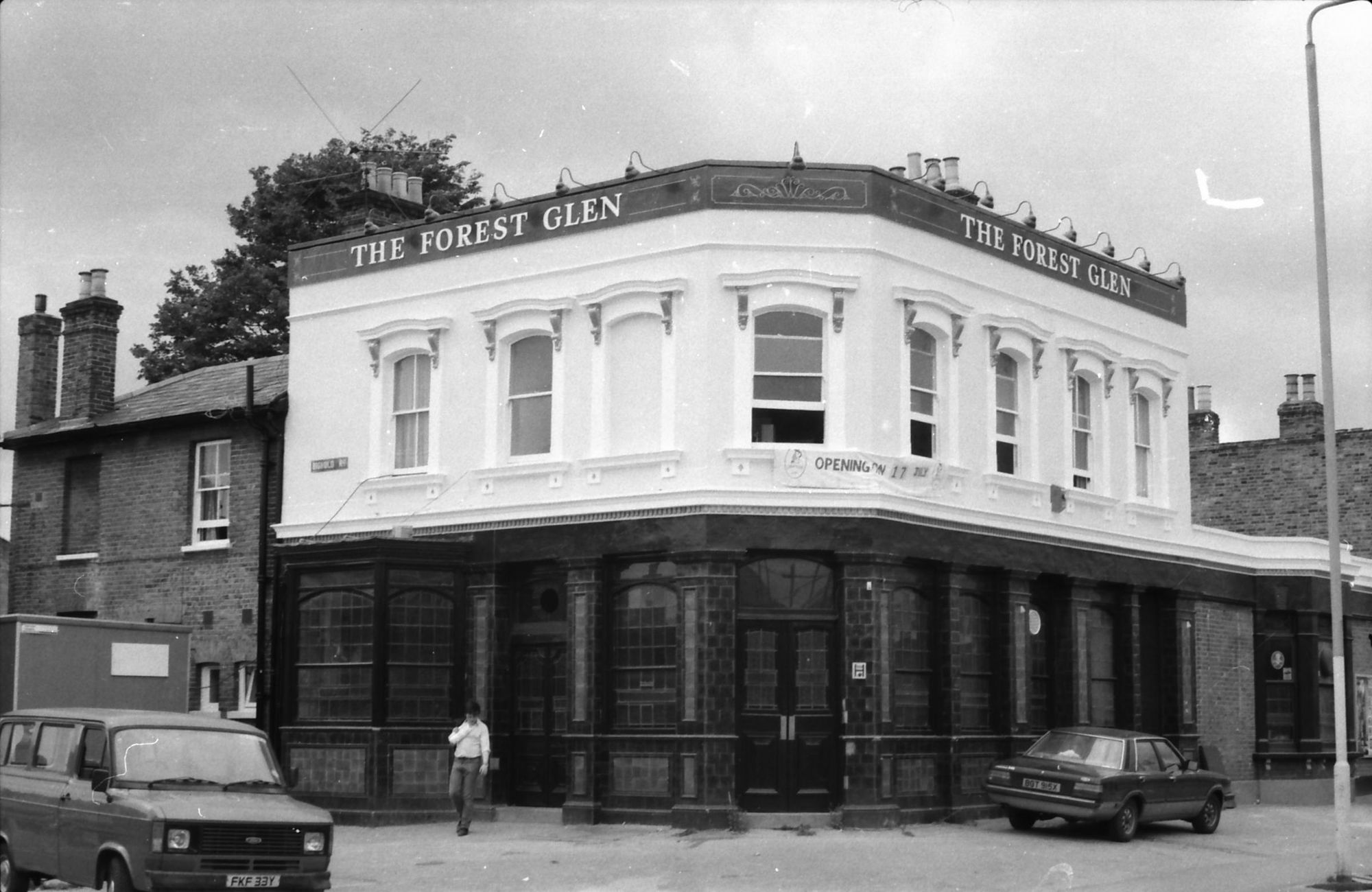 Forest Glen London E7 taken July 1987.. (Pub, External). Published on 18-04-2018