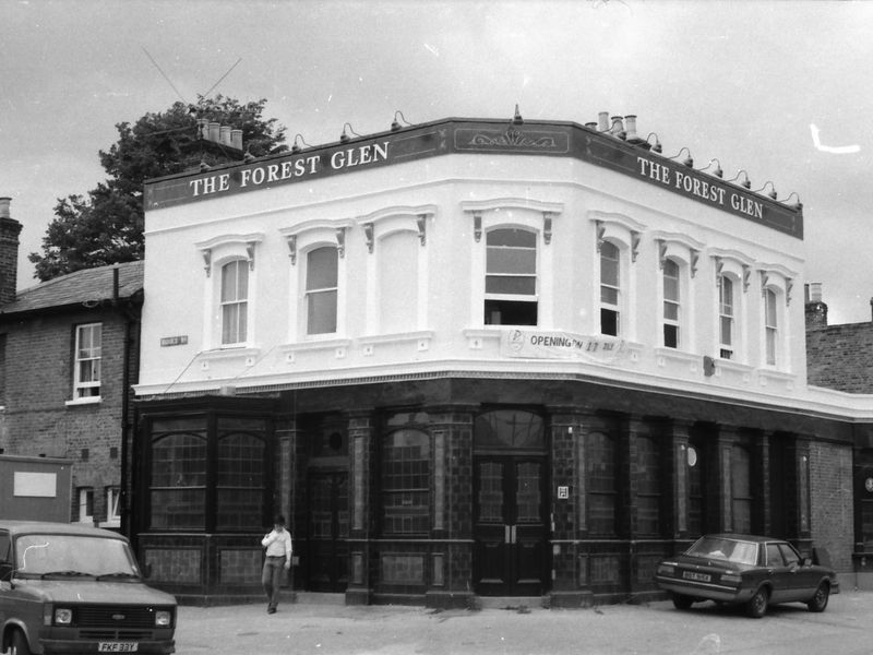Forest Glen London E7 taken July 1987.. (Pub, External). Published on 18-04-2018