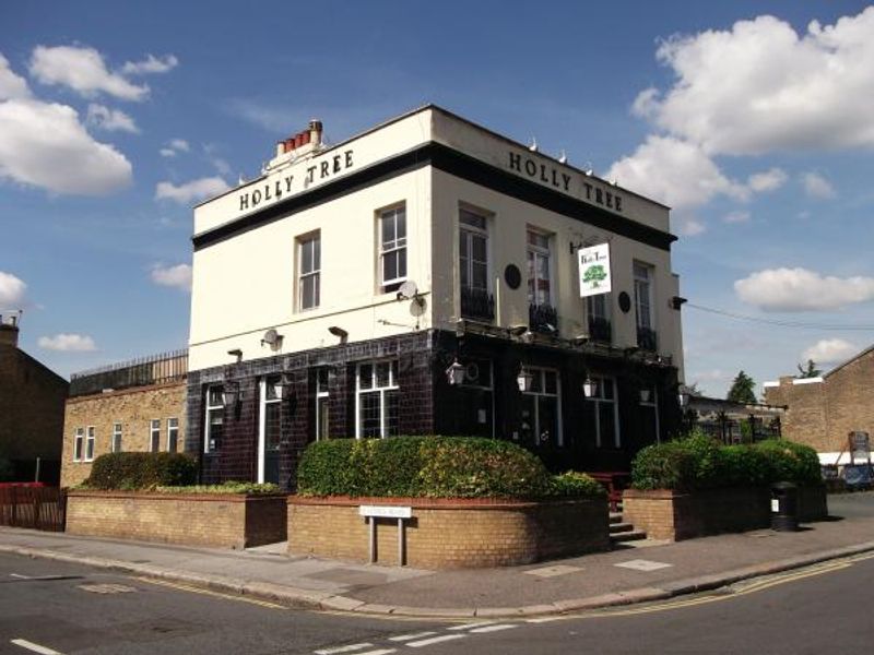 Holly Tree London E7 taken Aug 2013. (Pub, External). Published on 02-12-2013