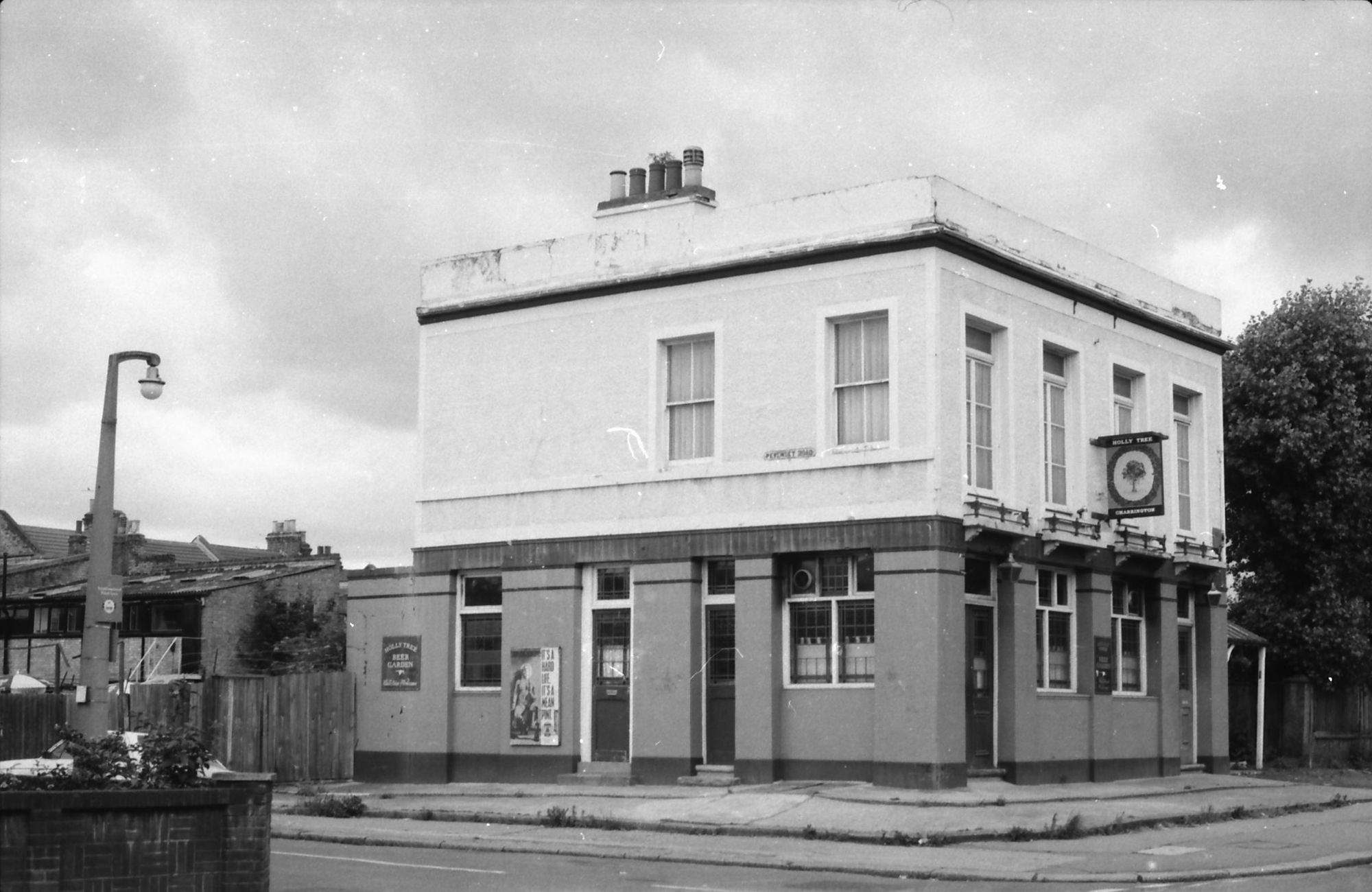 Holly Tree London E7 taken July 1987.. (Pub, External). Published on 18-04-2018