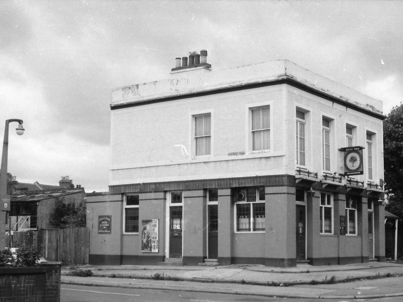 Holly Tree London E7 taken July 1987.. (Pub, External). Published on 18-04-2018