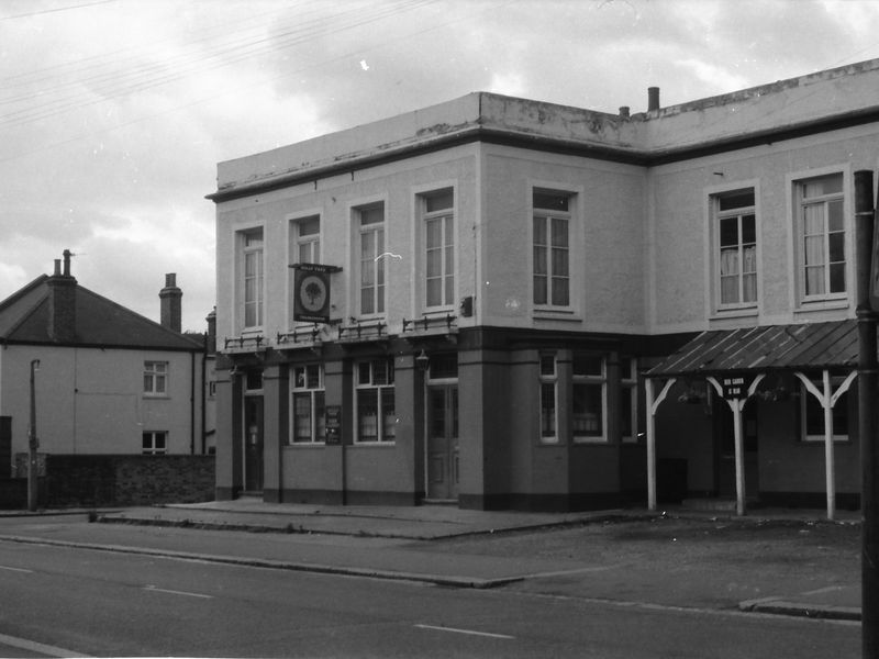 Holly Tree London E7 taken July 1987.. (Pub, External). Published on 18-04-2018