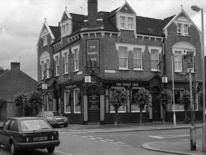 Forest Gate London E7 taken July 1987.. (Pub, External). Published on 18-04-2018