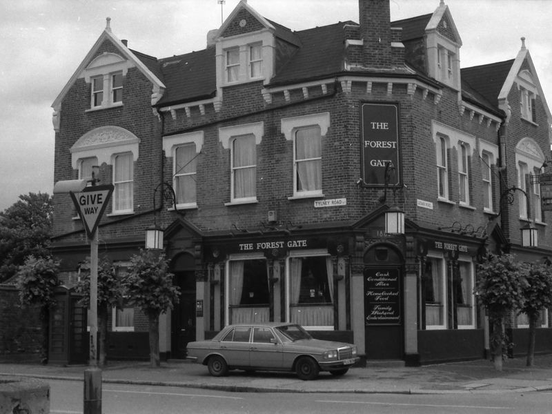 Forest Gate London E7 taken July 1987.. (Pub, External). Published on 18-04-2018