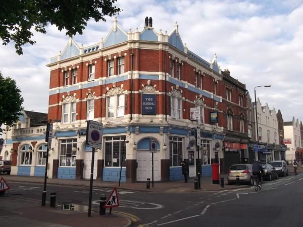 Rising Sun London E7 taken Aug 2013. (Pub, External). Published on 02-12-2013