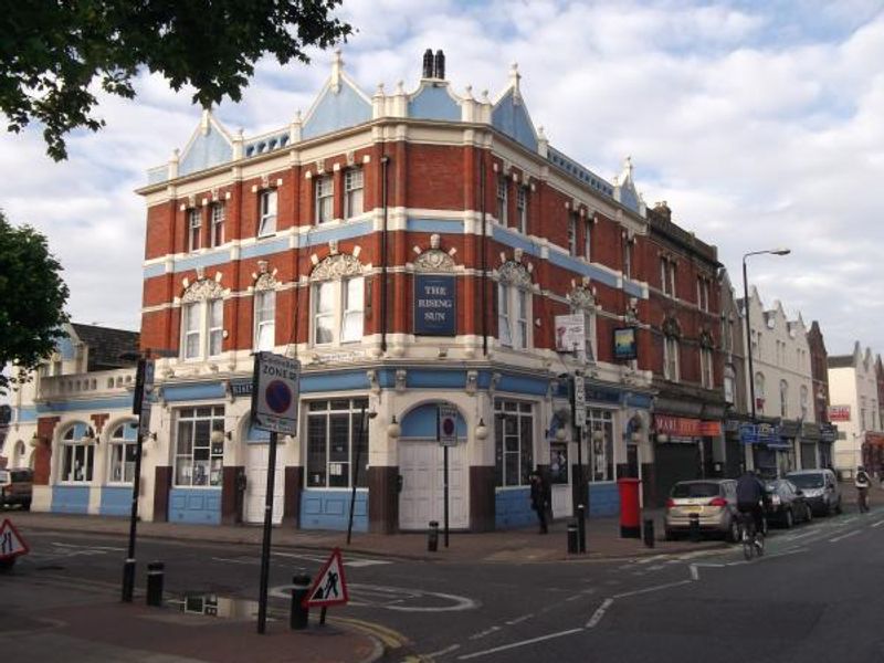 Rising Sun London E7 taken Aug 2013. (Pub, External). Published on 02-12-2013