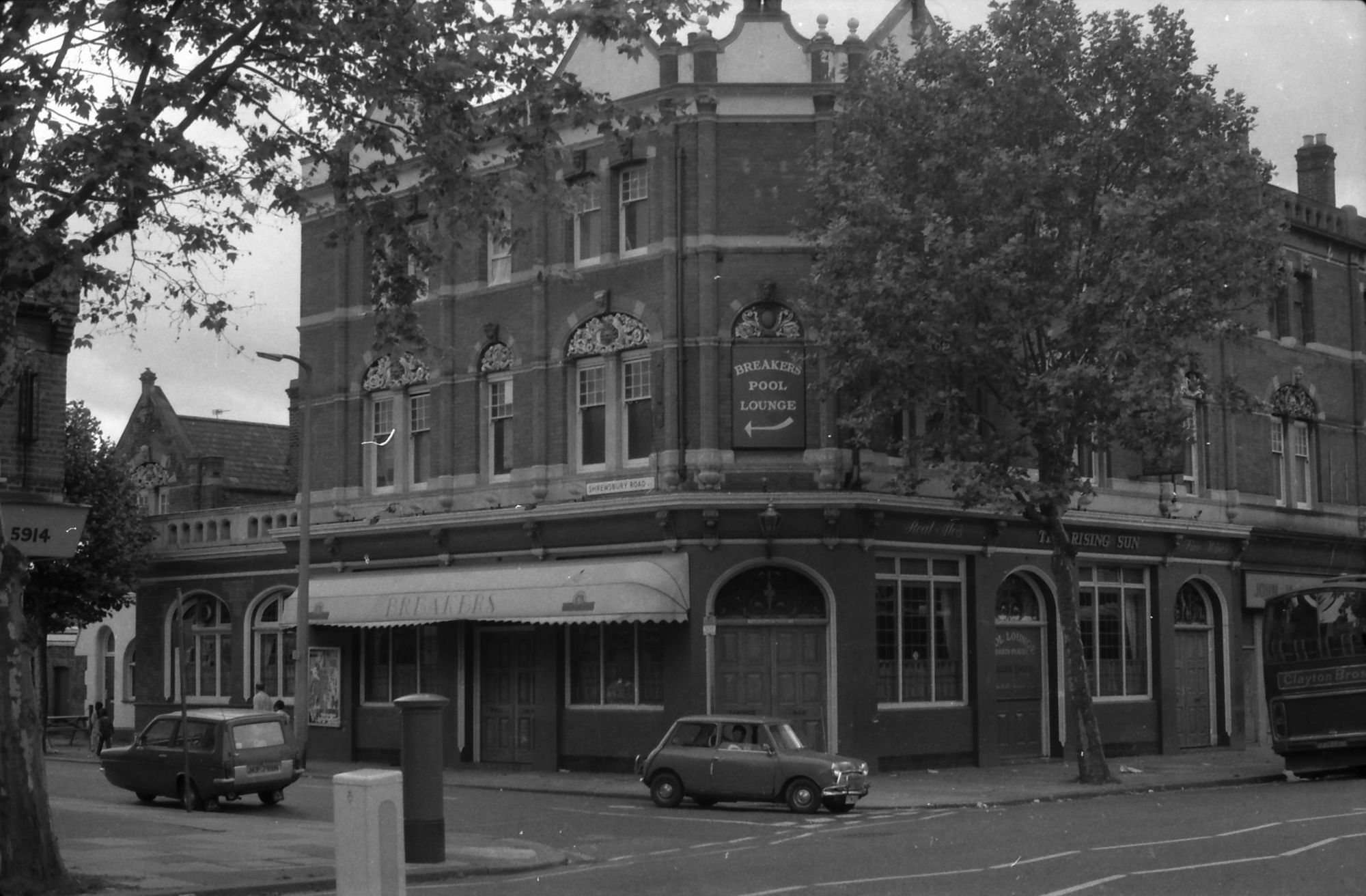Rising Sun London E7 taken July 1987.. (Pub, External). Published on 18-04-2018