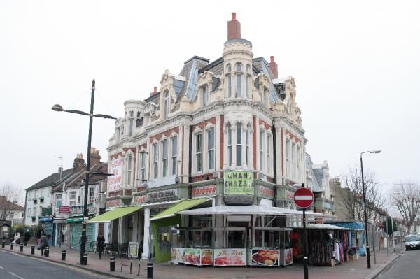 White Hart, Mo's London E7. (Pub, External). Published on 01-11-2013