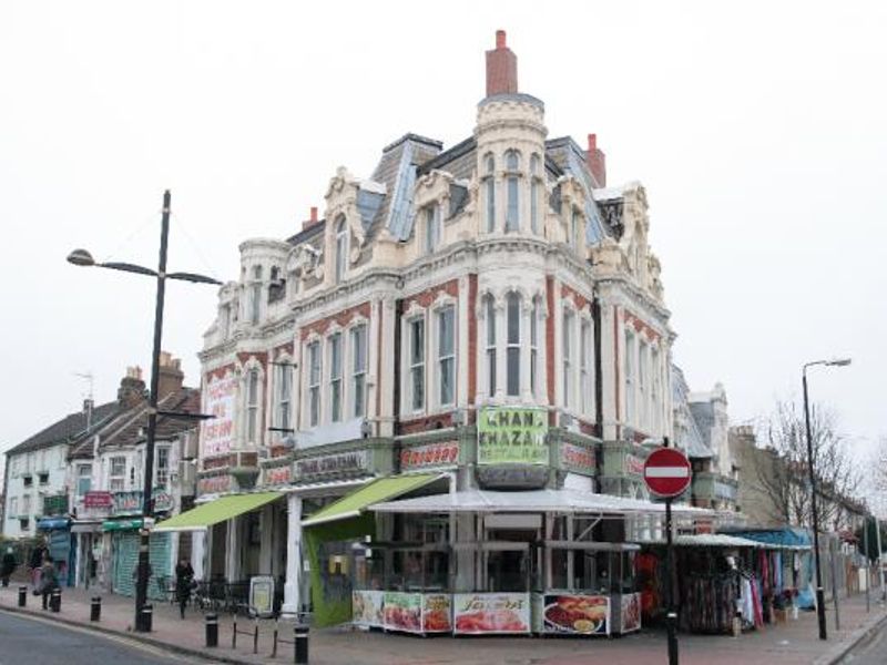 White Hart, Mo's London E7. (Pub, External). Published on 01-11-2013