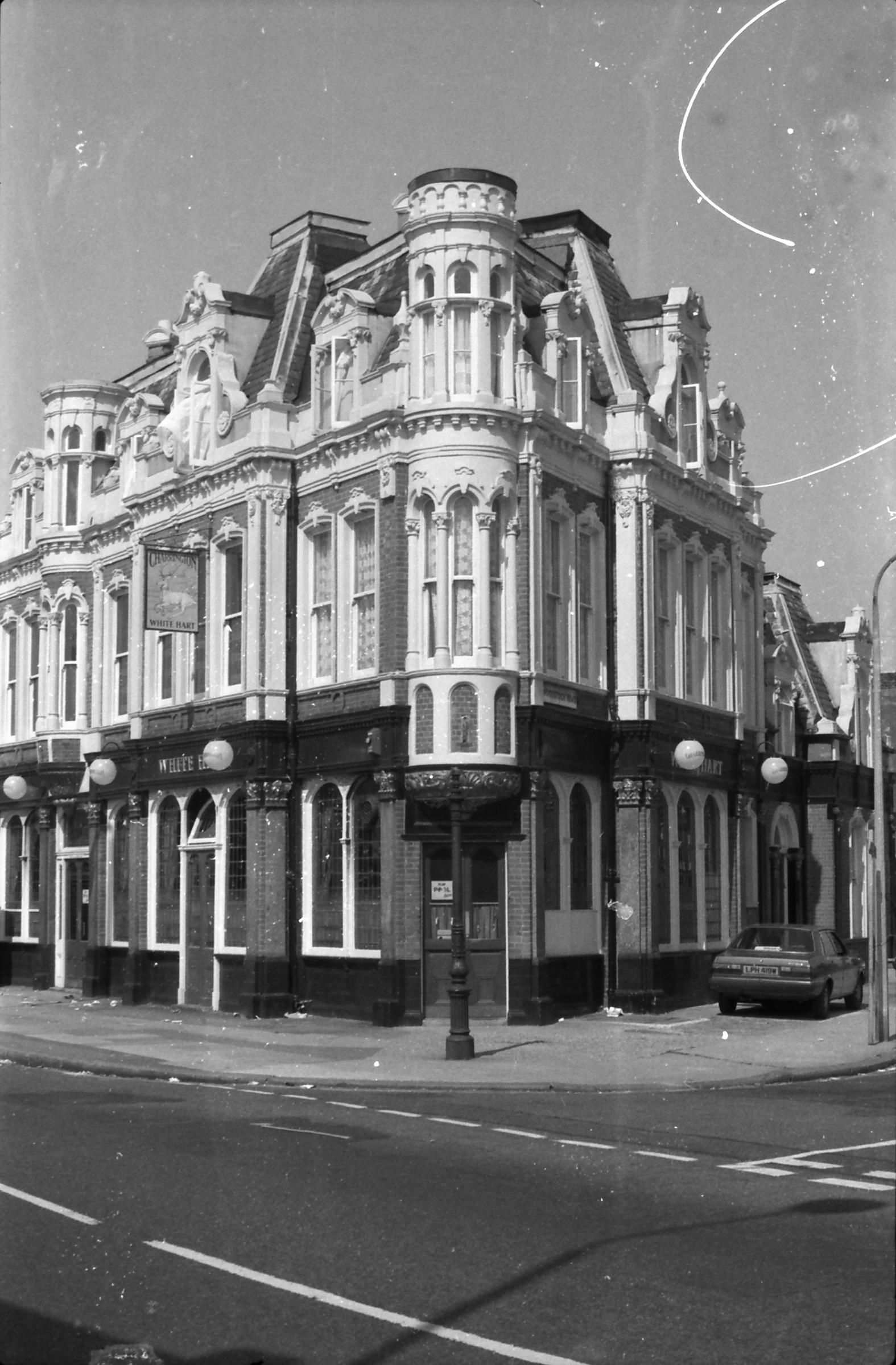 White Hart London E7 taken July 1987.. (Pub, External). Published on 18-04-2018