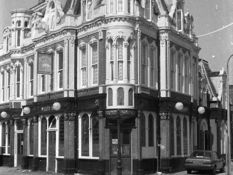 White Hart London E7 taken July 1987.. (Pub, External). Published on 18-04-2018