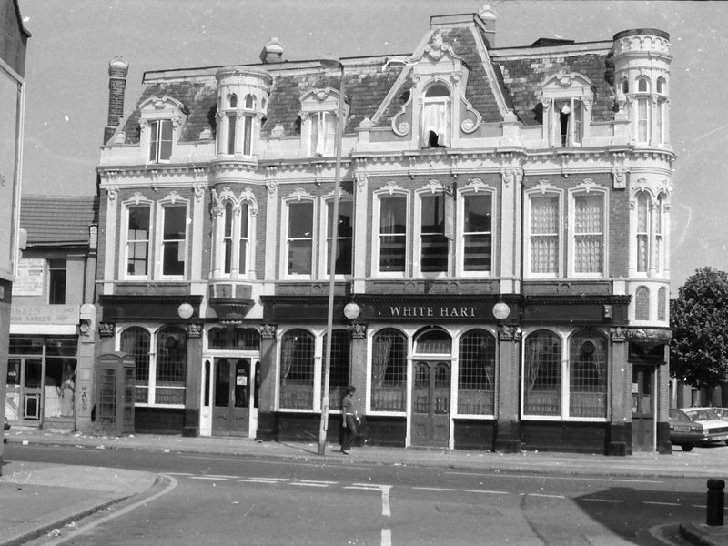White Hart London E7 taken July 1987.. (Pub, External). Published on 18-04-2018