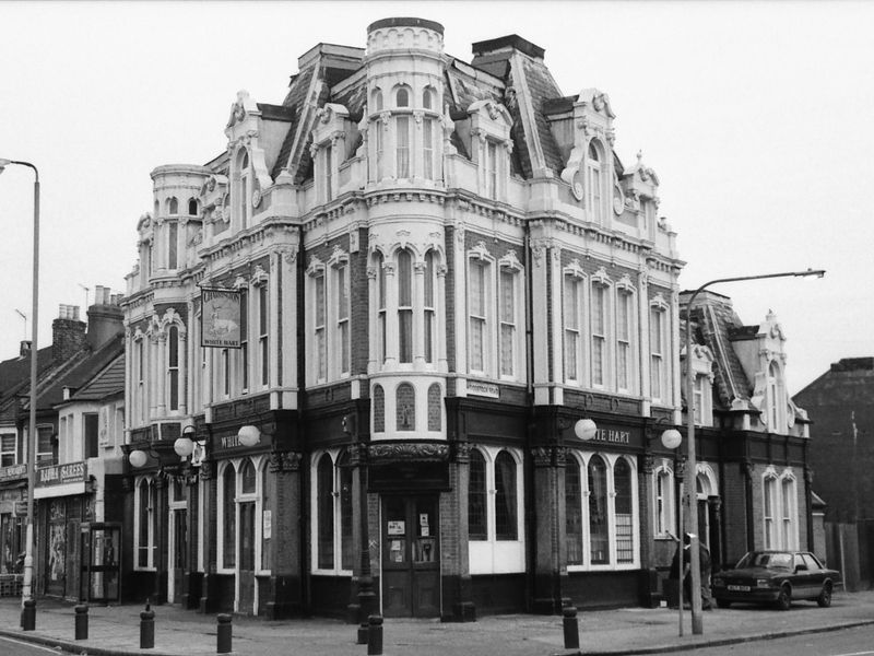 White Hart London E7 taken Feb 1989.. (Pub, External). Published on 18-04-2018