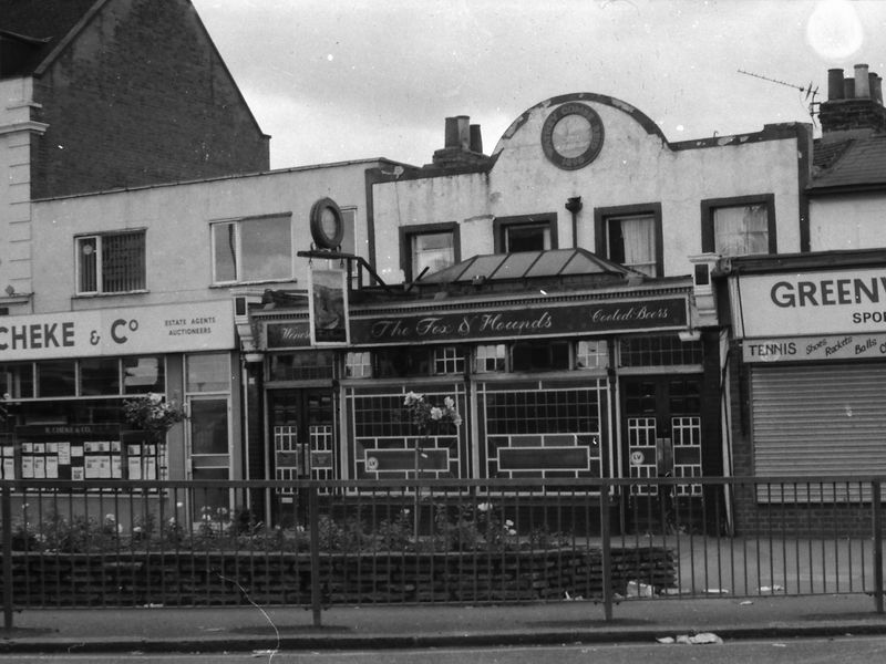 Fox & Hounds London E7 taken July 1987.. (Pub, External). Published on 18-04-2018