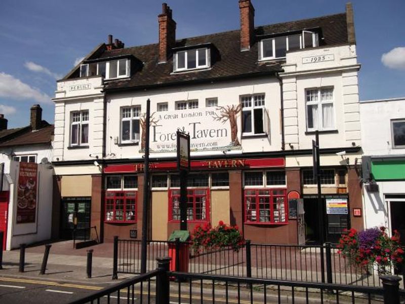 Railway Tavern London E7 taken Aug 2013. (Pub, External). Published on 02-12-2013