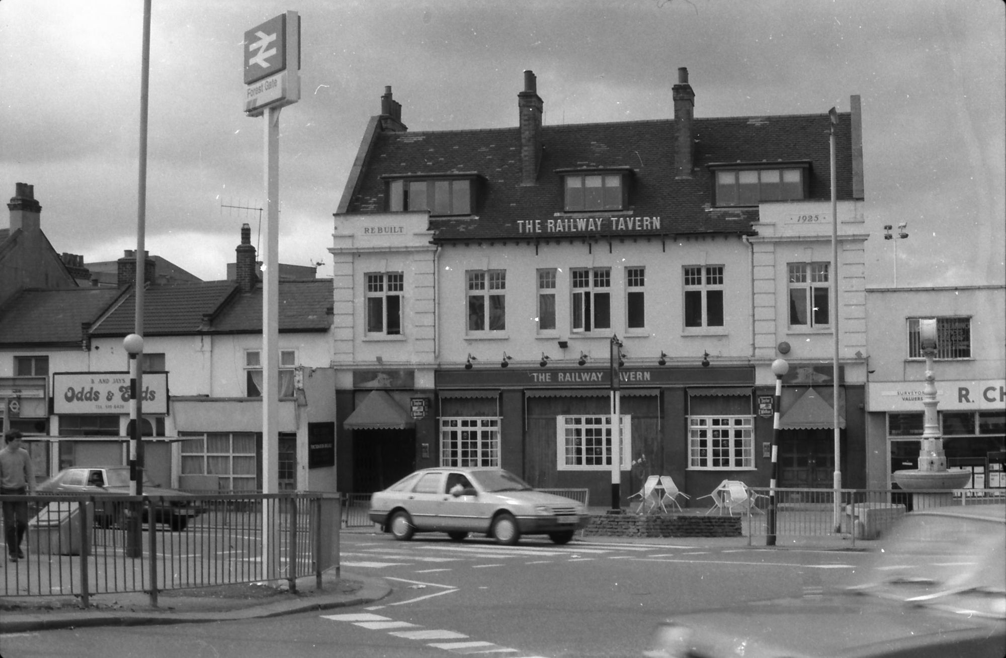 Railway Tavern London E7 taken July 1987.. (Pub, External). Published on 18-04-2018