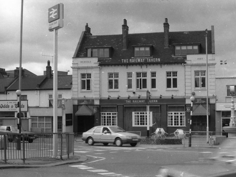 Railway Tavern London E7 taken July 1987.. (Pub, External). Published on 18-04-2018