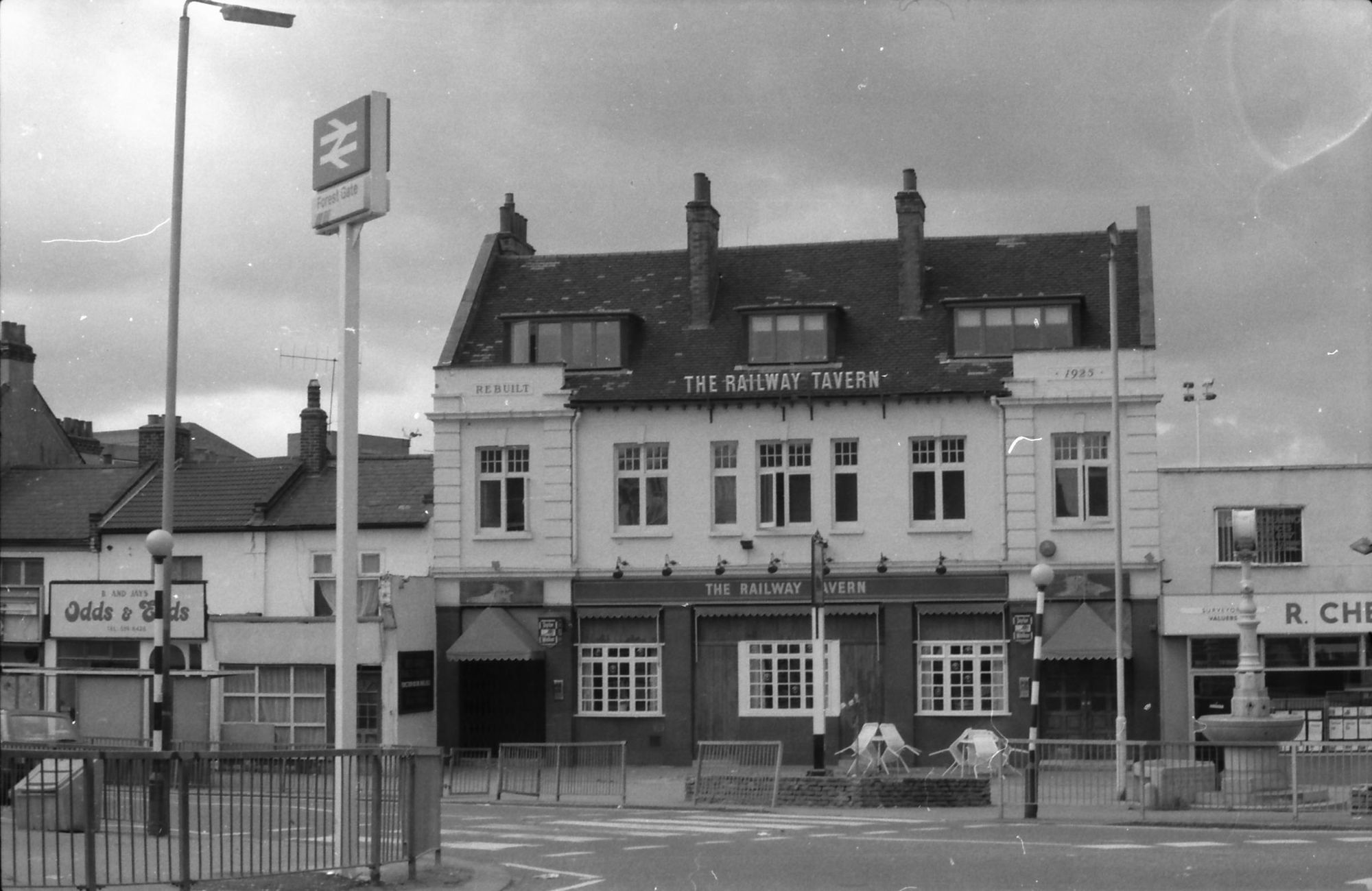Railway Tavern London E7 taken July 1987.. (Pub, External). Published on 18-04-2018
