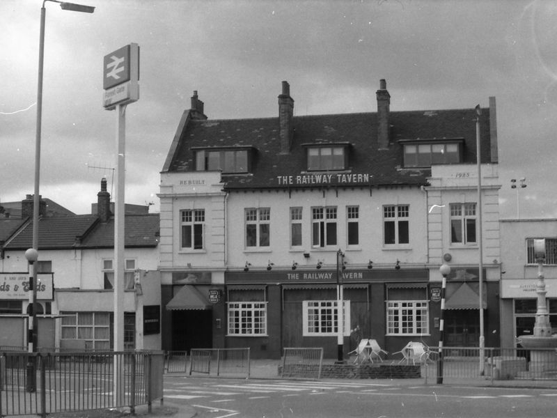 Railway Tavern London E7 taken July 1987.. (Pub, External). Published on 18-04-2018