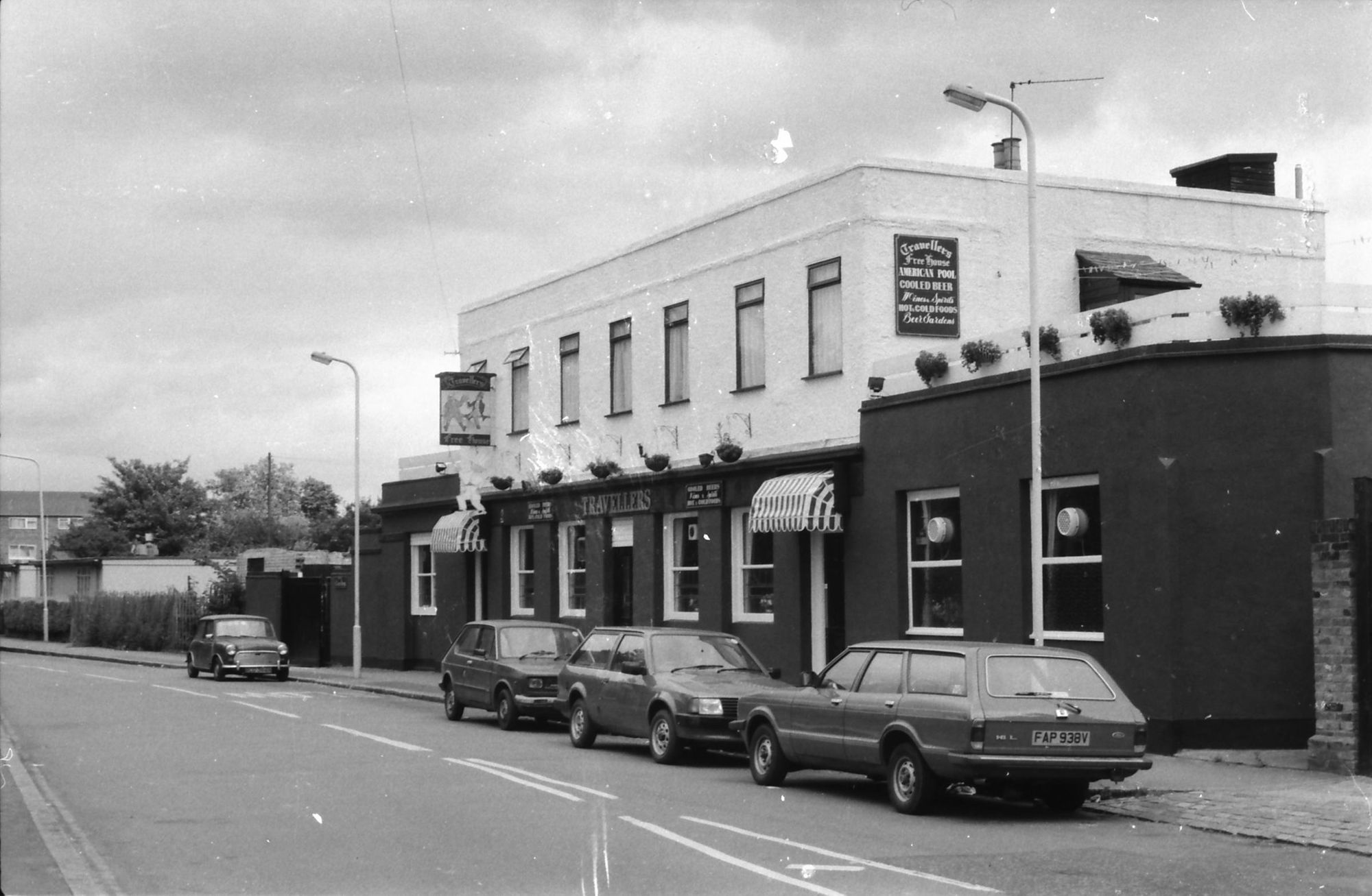 Travellers Rest London E7 taken July 1987.. (Pub, External). Published on 18-04-2018