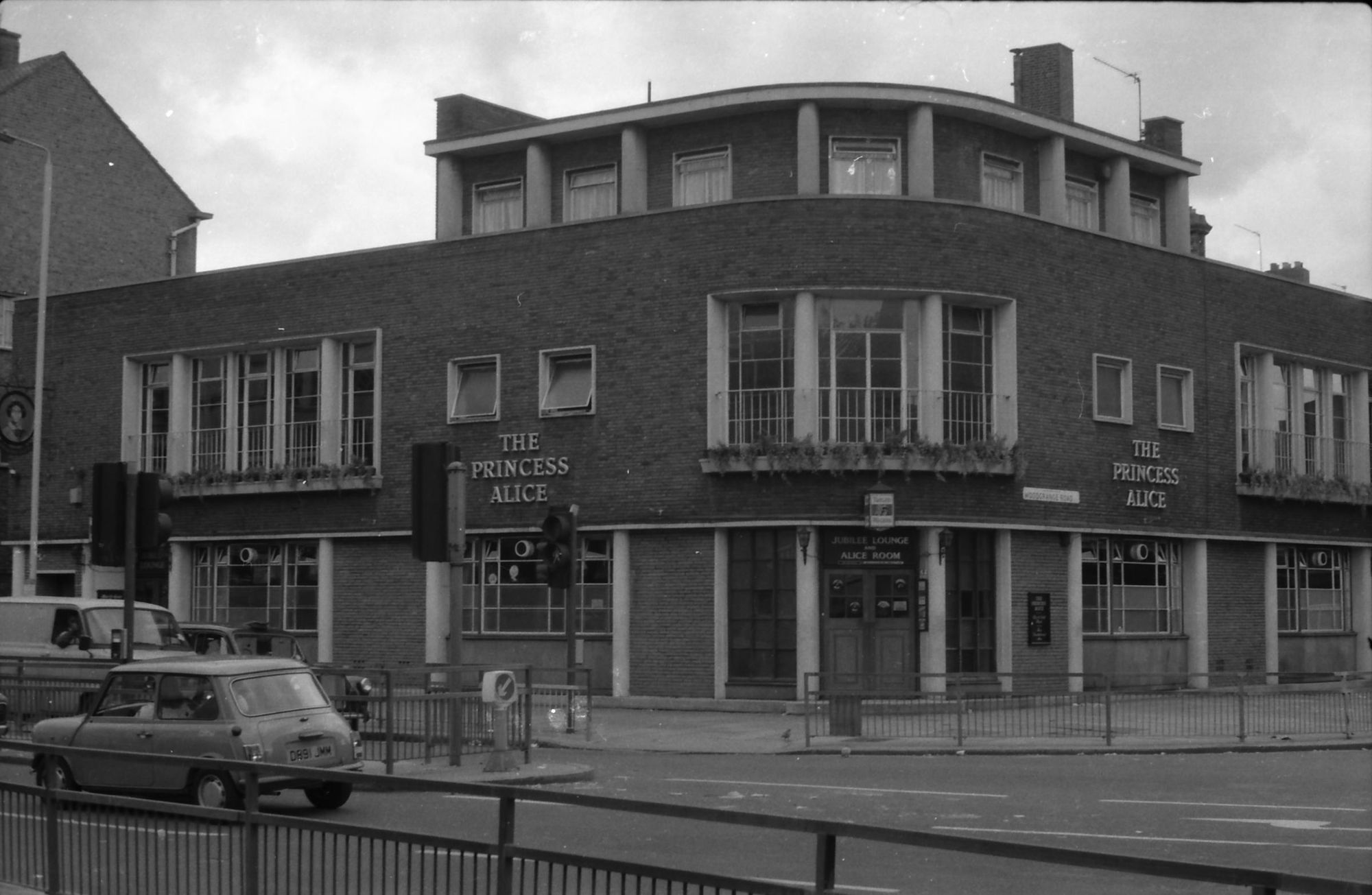 Princess Alice London E7 taken July 1987.. (Pub, External, Key). Published on 18-04-2018