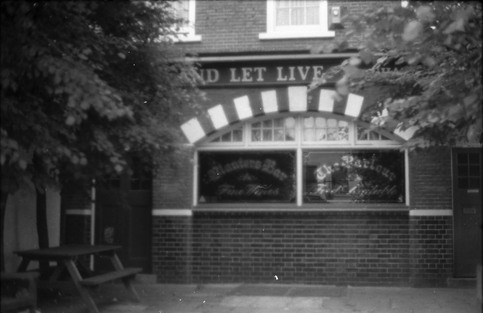 Live & Let Live London E7 taken July 1987.. (Pub, External). Published on 18-04-2018