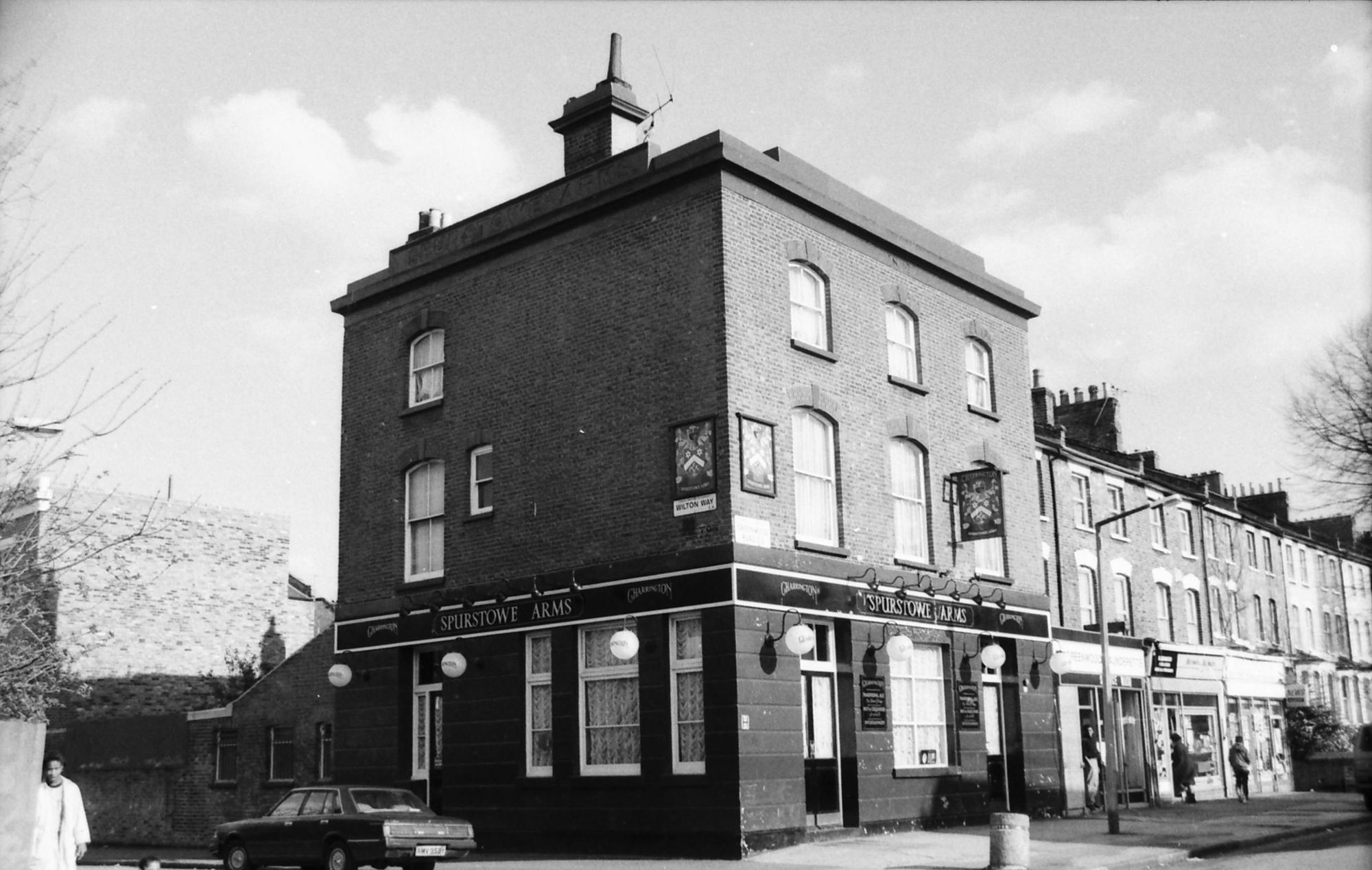 Spurstowe Arms London E8 taken in April 1989.. (Pub, External). Published on 21-06-2018