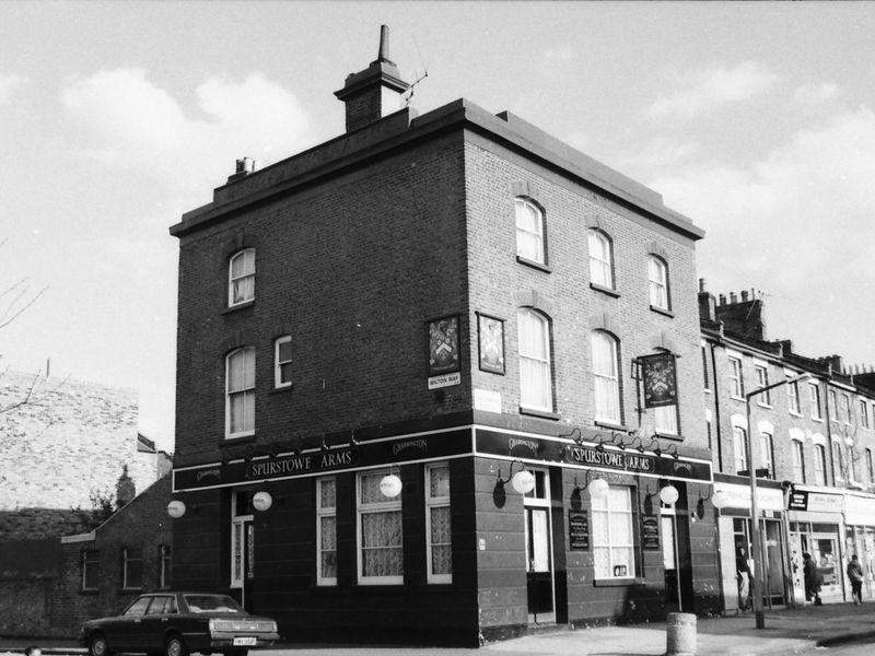 Spurstowe Arms London E8 taken in April 1989.. (Pub, External). Published on 21-06-2018