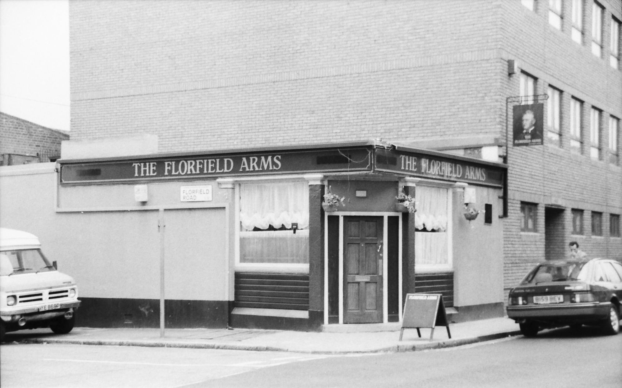 Florfield Arms London E8 taken 2 July 1989.. (Pub, External). Published on 21-06-2018