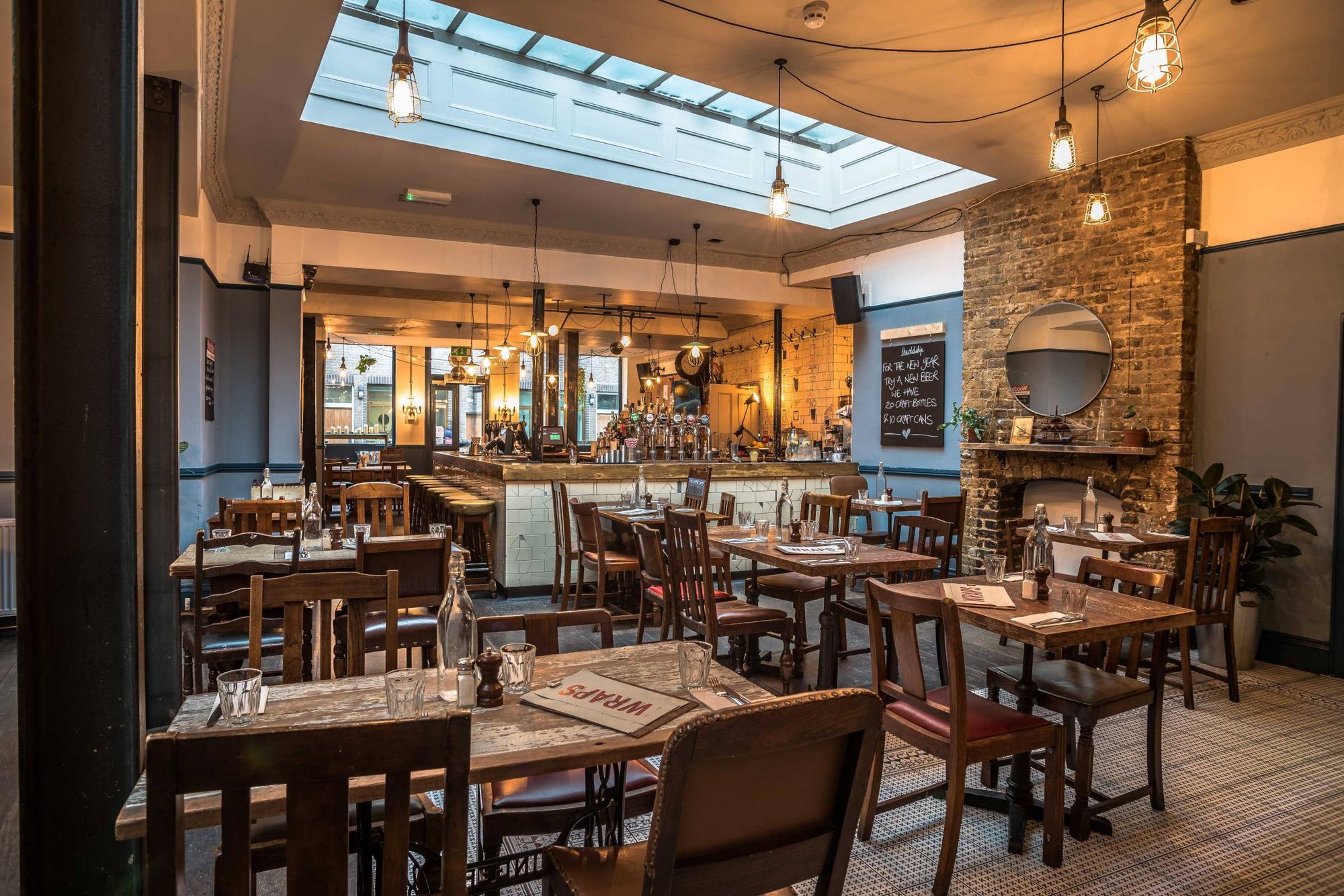 Old Ship Inn London E8 taken Feb 2018. (Bar). Published on 04-08-2018