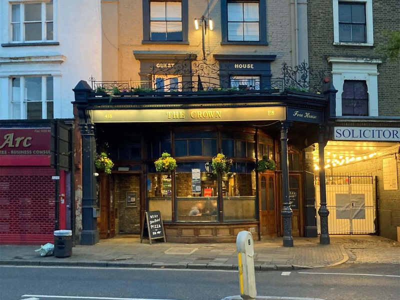 CrownANDhalfCrown London E8 - 20250531. (Pub, External, Key). Published on 14-07-2025