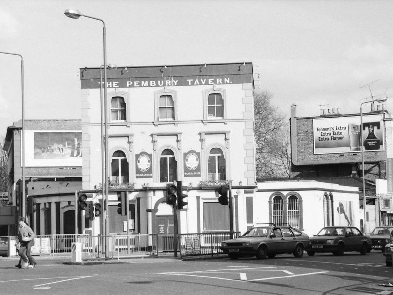 Pembury Tavern London E8 taken in April 1989. (Pub, External). Published on 21-06-2018