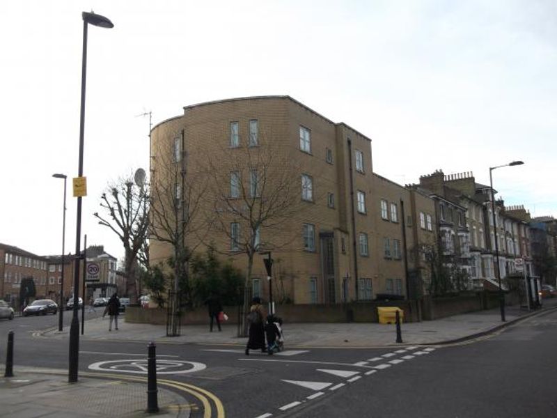 Mitford Tavern London E8 taken Jan 2014. (Pub, External). Published on 23-01-2014 