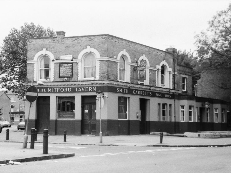 Mitford Tavern London E8 taken 2 July 1989.. (Pub, External). Published on 21-06-2018 