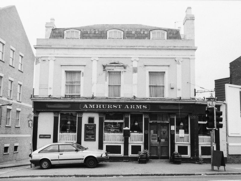 Amhurst Arns London E8 taken 2 July 1989. (Pub, External). Published on 21-06-2018