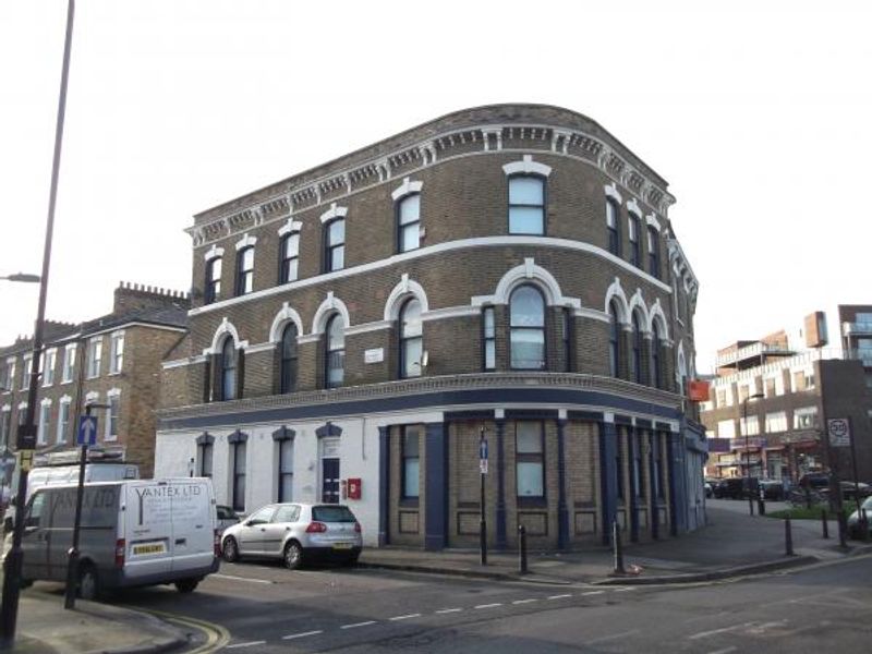 Robin Hood London E8 taken Jan 2014. (External, Key). Published on 23-01-2014