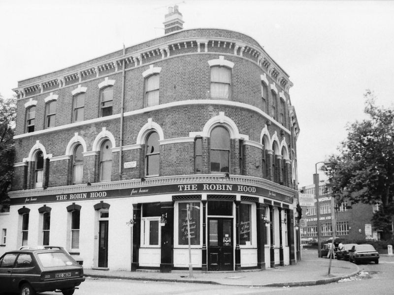 Robin Hood London E8 taken 2 July 1989.. (Pub, External, Key). Published on 21-06-2018