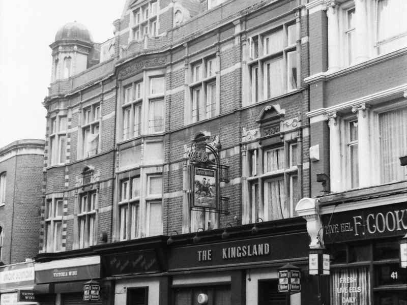 Kingsland London E8 taken 2 July 1989.. (Pub, External). Published on 21-06-2018