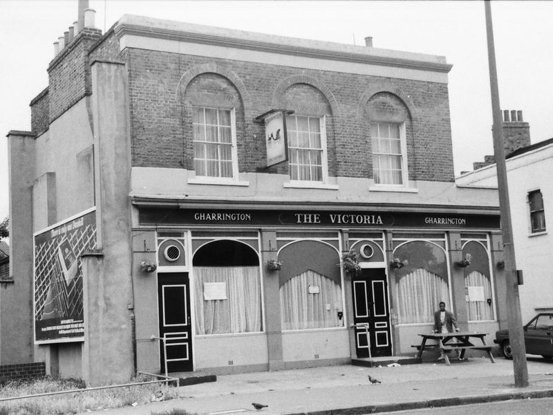 Victoria London E8 taken i2 July 1989.. (Pub, External). Published on 21-06-2018