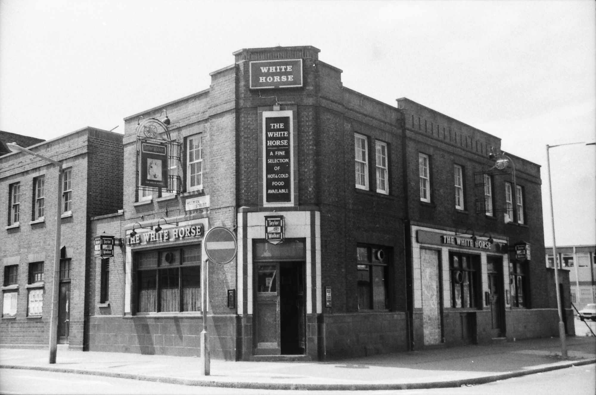 Victoria London E8 taken 2 July 1989.. (Pub, External). Published on 21-06-2018