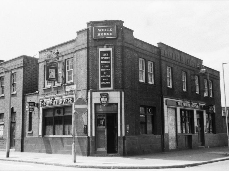 Victoria London E8 taken 2 July 1989.. (Pub, External). Published on 21-06-2018 