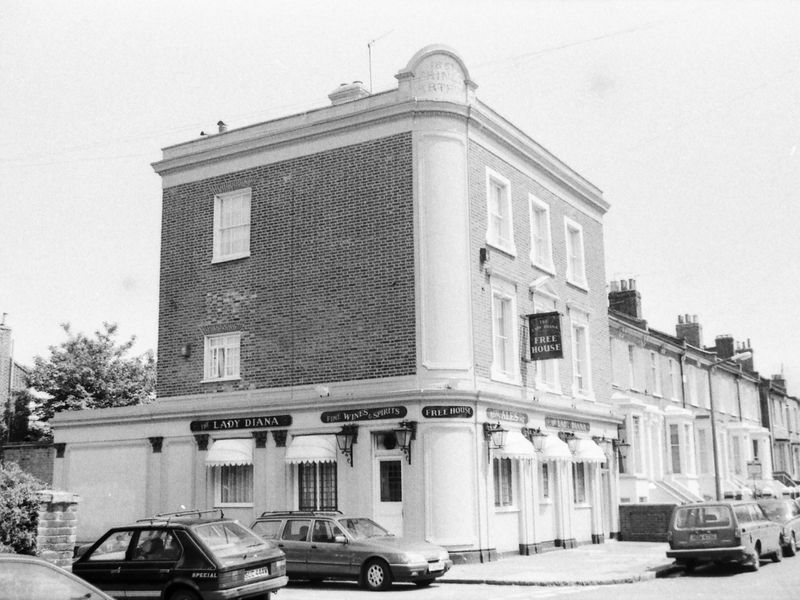 Lady Diana London E8 taken 2 July 1989.. (Pub, External). Published on 21-06-2018
