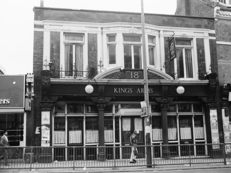 Kings Arms London E8 taken 2 July 1989.. (Pub, External, Key). Published on 21-06-2018