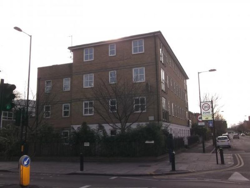 Middleton Arms London E8 taken April 2015. (Pub, External, Key). Published on 04-05-2015