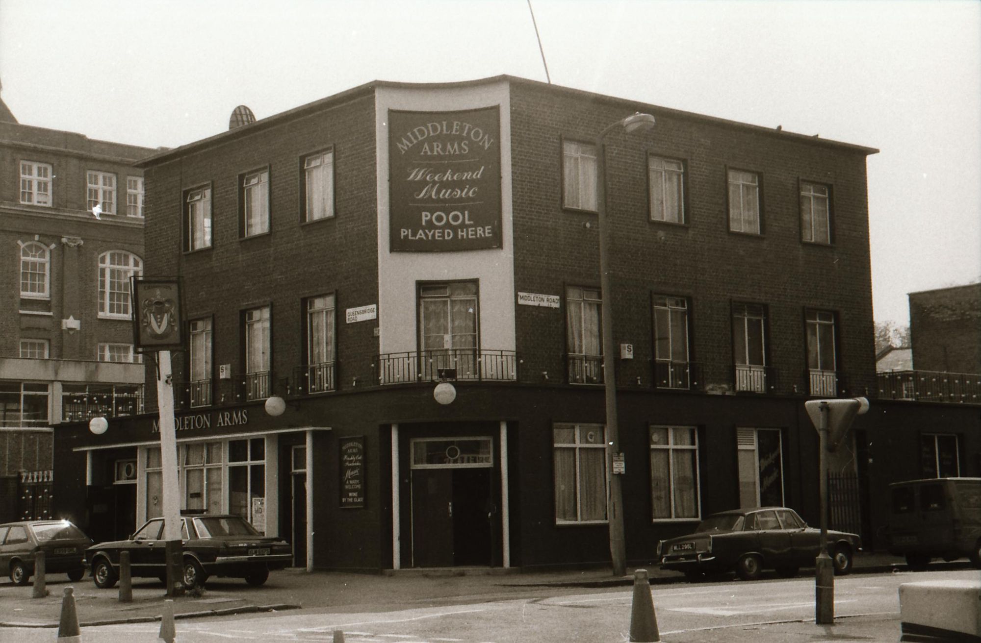 Middleton Arms London E8 taken in July 1989.. (Pub, External). Published on 21-06-2018