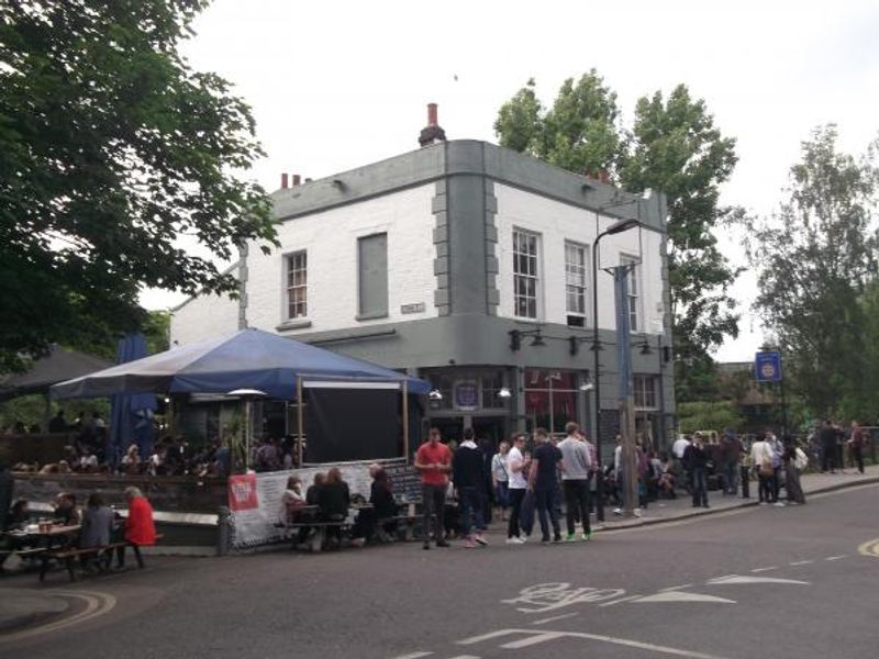 Taylors/Pub on the Park London E8 taken May 2015. (Pub, External). Published on 13-06-2015