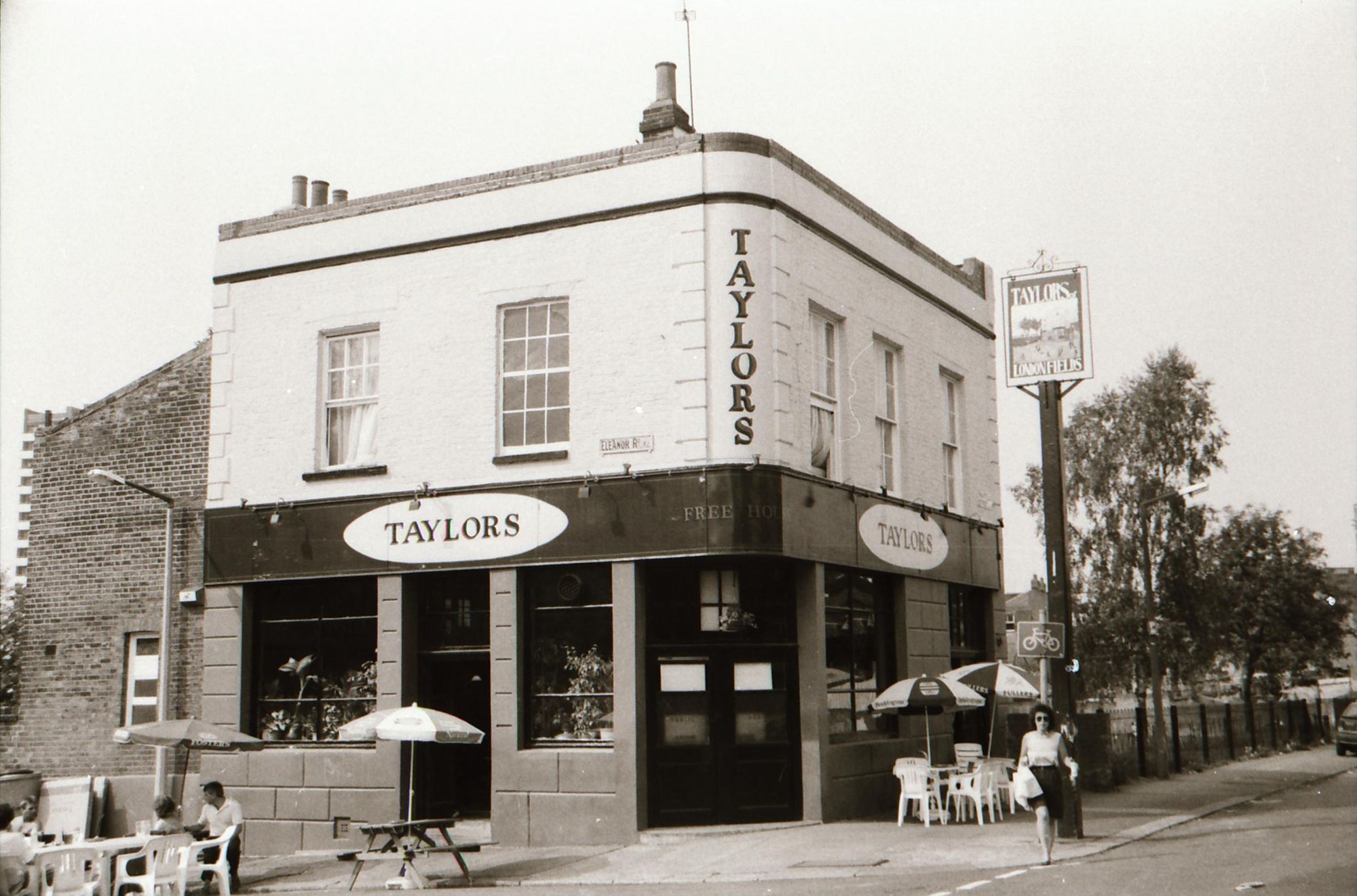 Taylors London E8 taken in July 1989.. (Pub, External). Published on 21-06-2018