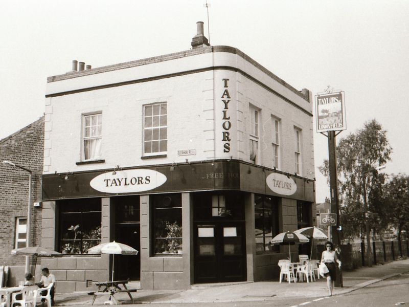 Taylors London E8 taken in July 1989.. (Pub, External). Published on 21-06-2018