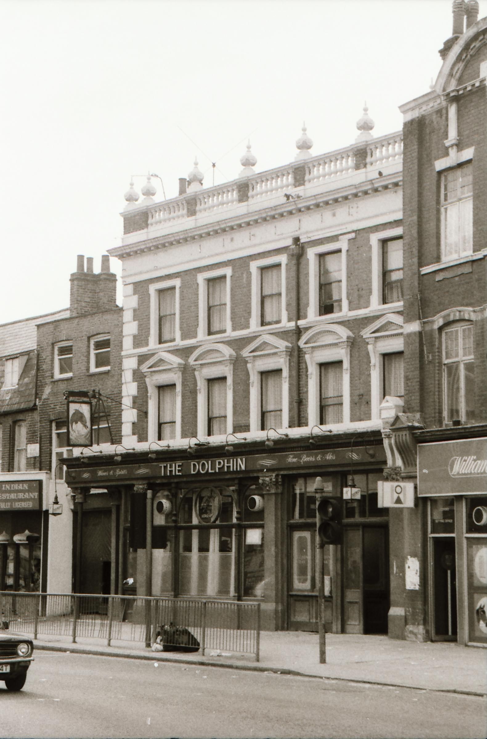 Dolhin London E8 taken in Aug 1989.. (Pub, External). Published on 21-06-2018